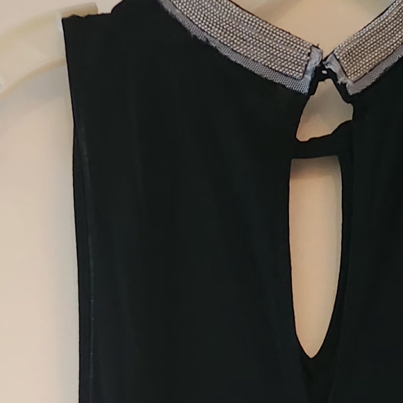 Black Sleeveless Tunic Top with Silver Beaded Collar - Picture 7 of 10